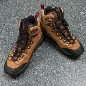 Women’s Columbia hiking boots